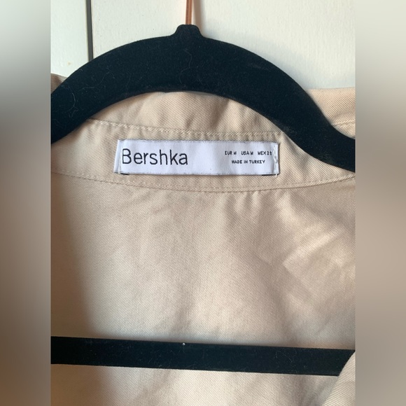 Bershka size medium beige / stone button down shirt - Picture 5 of 7